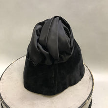 Load image into Gallery viewer, Vintage Bullocks Wilshire Black Velvet Hat (sz 22) w/ Box (6x10x10)