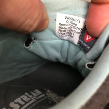 Load image into Gallery viewer, LL Bean Women's Brown & Blue Shoes (9 Wide)