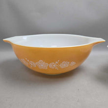 Load image into Gallery viewer, Set of 4 Pyrex Butterfly Gold Cinderella Nesting Bowls (#441, #442, #443, #444) (4.5x13x10.25)