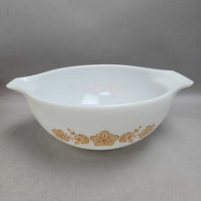 Load image into Gallery viewer, Set of 4 Pyrex Butterfly Gold Cinderella Nesting Bowls (#441, #442, #443, #444) (4.5x13x10.25)