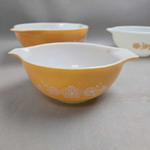Load image into Gallery viewer, Set of 4 Pyrex Butterfly Gold Cinderella Nesting Bowls (#441, #442, #443, #444) (4.5x13x10.25)
