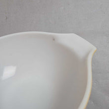 Load image into Gallery viewer, Set of 4 Pyrex Butterfly Gold Cinderella Nesting Bowls (#441, #442, #443, #444) (4.5x13x10.25)