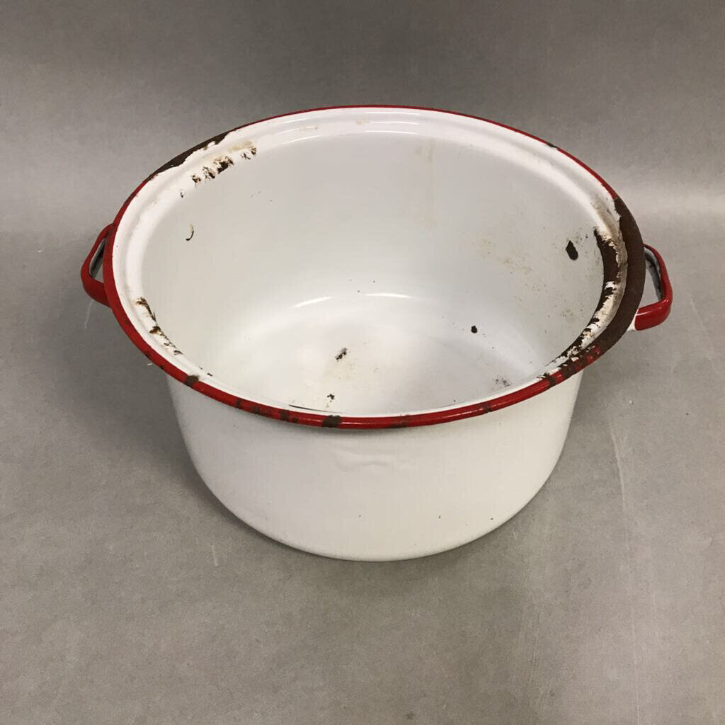 Vintage Enamelware White Pot (6x11)