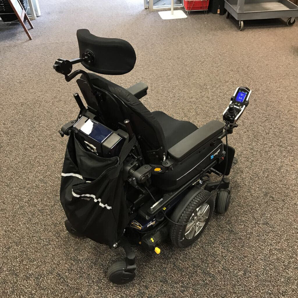 Pride Mobility Quantum Q6 Edge 2.0 Power Chair with iLevel | 19 x 20 Seat  | Less than 1 Mile!