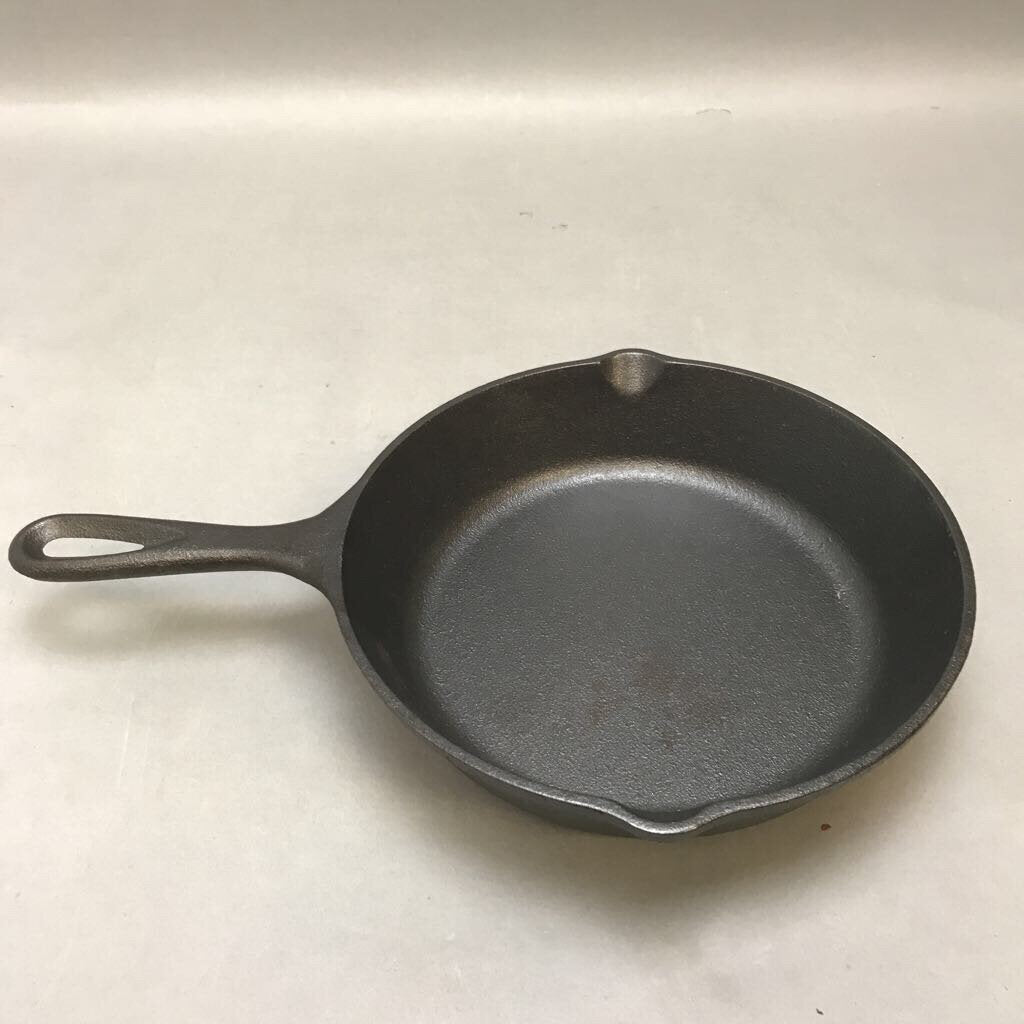 Lodge Cast Iron 10.25 Skillet with Lid – Main Street Estate Sales