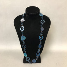 Load image into Gallery viewer, Teal Tagua Nut Necklace
