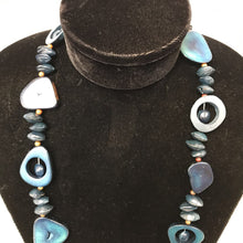 Load image into Gallery viewer, Teal Tagua Nut Necklace
