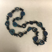 Load image into Gallery viewer, Teal Tagua Nut Necklace
