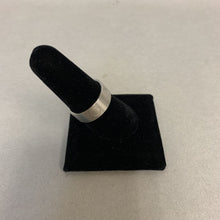 Load image into Gallery viewer, Ring sz 9
