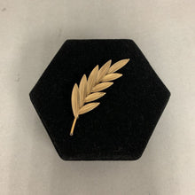 Load image into Gallery viewer, Vintage Krementz Goldtone Leaf Brooch Pin (3") &amp; Screw Earrings Set
