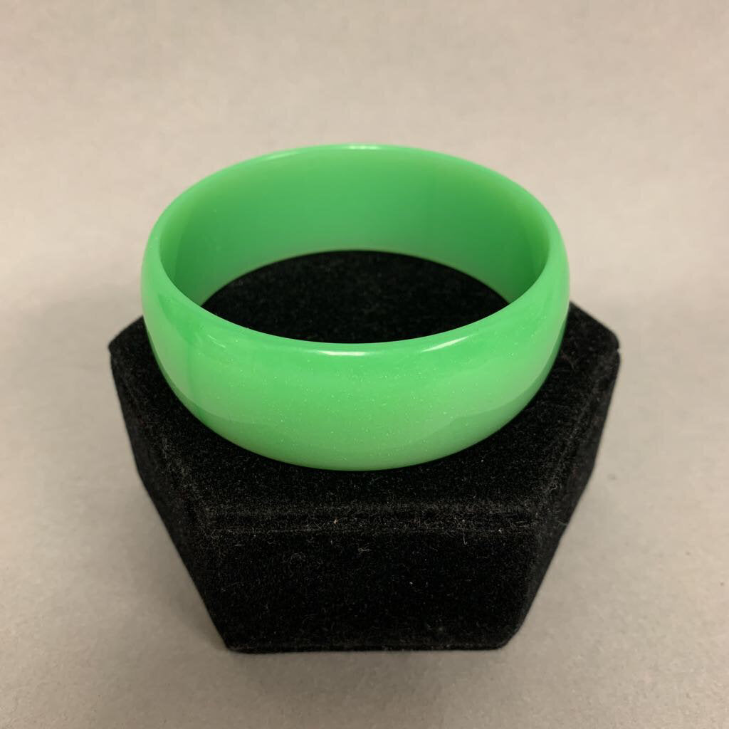 Vintage Green Moon Glow Lucite Bangle Bracelet (2.5
