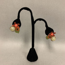 Load image into Gallery viewer, Joli Jewelry Czech Glass &amp; Resin Floral Earrings (1&quot;)
