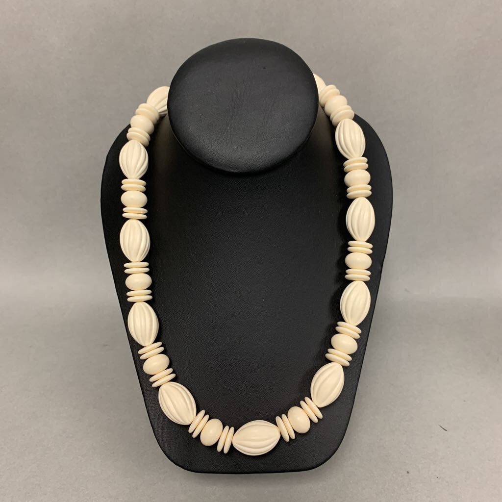 Vintage Cream Resin Beaded Necklace (28