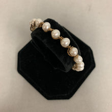 Load image into Gallery viewer, Artisan Made 10K Gold Pearl Bracelet (8.4g)
