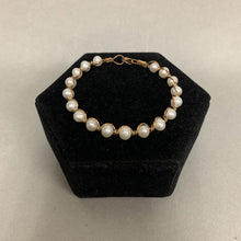 Load image into Gallery viewer, Artisan Made 10K Gold Pearl Bracelet (8.4g)
