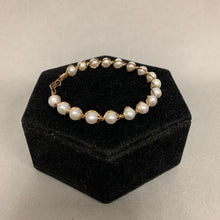 Load image into Gallery viewer, Artisan Made 10K Gold Pearl Bracelet (8.4g)
