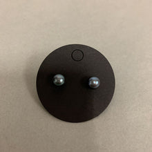 Load image into Gallery viewer, 14K Gold Dark Gray Pearl Earrings
