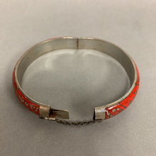 Load image into Gallery viewer, Vintage Siamese Sterling Crimson Inlay Hinged Bangle Bracelet (2.5&quot;)
