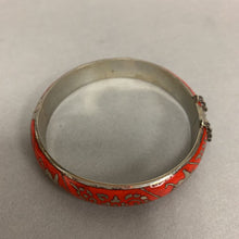 Load image into Gallery viewer, Vintage Siamese Sterling Crimson Inlay Hinged Bangle Bracelet (2.5&quot;)
