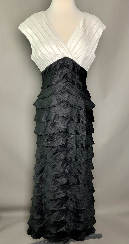 Adrianna Papell Black & White Evening Dress (sz 8P)