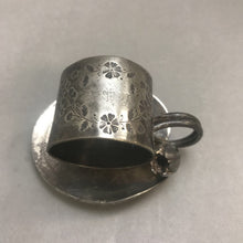 Load image into Gallery viewer, Victorian Antique Silverplate Napkin Ring Meriden B. Company 168 (3&quot;)
