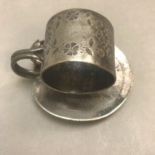 Load image into Gallery viewer, Victorian Antique Silverplate Napkin Ring Meriden B. Company 168 (3&quot;)
