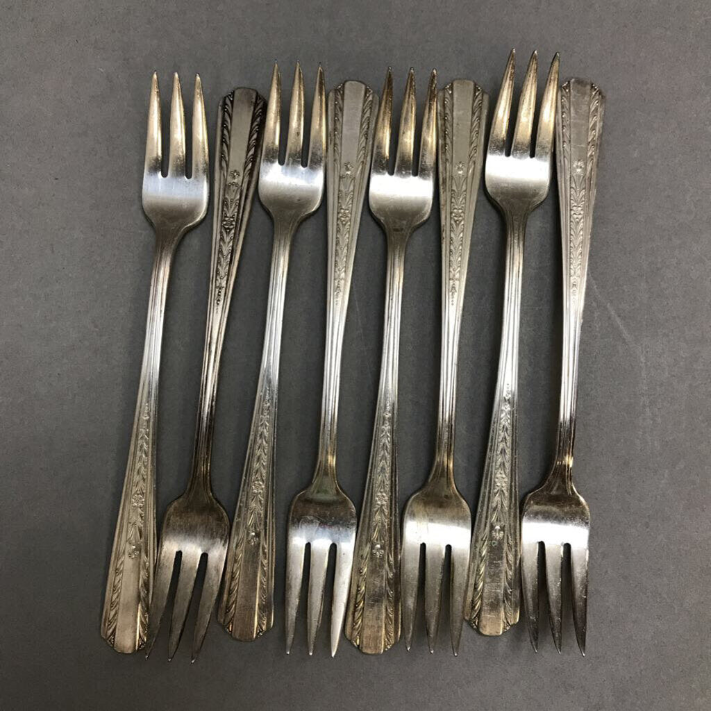 Vintage Hollywood Silver Co., Silverplate Set of 8 Relish Fork (6