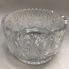 Load image into Gallery viewer, Lead Crystal Etched Sawtooth Bowl (5x8)
