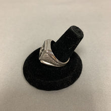 Load image into Gallery viewer, Vintage Sterling Onyx Intial Ring sz 8
