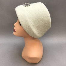 Load image into Gallery viewer, Vintage Women&#39;s White Felt Hat with Brooch
