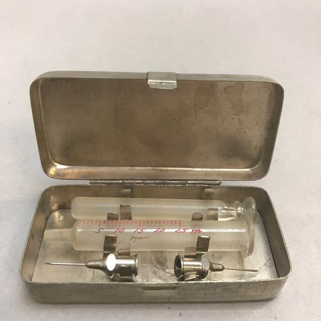 Vintage Medical Set Metal Box Glass Syringe & Needles (1x3x1.5)