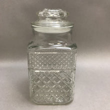 Load image into Gallery viewer, Vintage 1960s Anchor Hocking Wexford Clear Glass 2 Qt Canister With Lid
