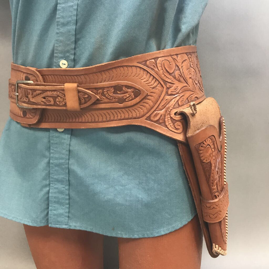 Western Rose Tooled Leather Belt with Gun Holster (30/32 Waist)