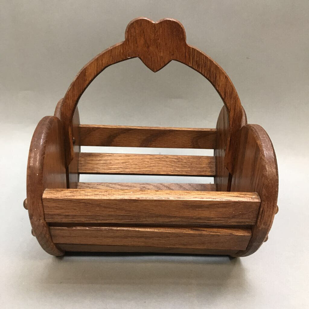 Wooden Heart Basket (9x8x7)