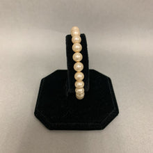 Load image into Gallery viewer, Pearl Bracelet w/ White Gold Filled Clasp (As-Is)(7&quot;)
