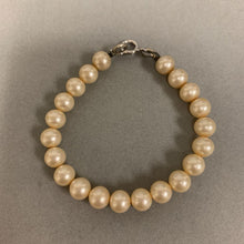 Load image into Gallery viewer, Pearl Bracelet w/ White Gold Filled Clasp (As-Is)(7&quot;)
