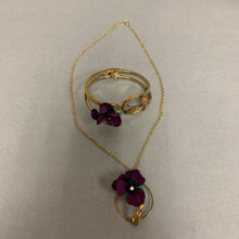 Load image into Gallery viewer, Vintage W German Celluloid Rhinestone Violet Hinged Bangle &amp; 18&quot; Necklace Set
