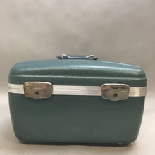 Load image into Gallery viewer, Vintage Magna-Lite Blue Train Case Suitcase (8x13x8)
