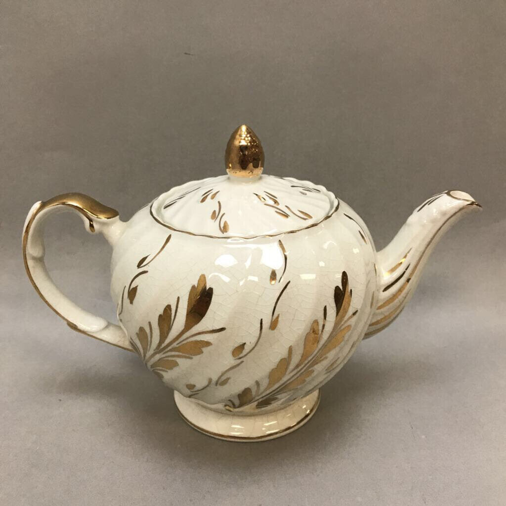 Ellgreave Porcelain Teapot (~7x10x5)