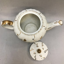 Load image into Gallery viewer, Ellgreave Porcelain Teapot (~7x10x5)
