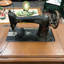 Load image into Gallery viewer, Antique Singer Sewing Machine (31x36x17)
