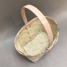 Load image into Gallery viewer, Vintage Easter Basket (10x8x6)
