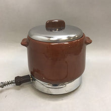 Load image into Gallery viewer, West Bend Electric Bean Pot (~8x8x8)
