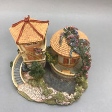 Load image into Gallery viewer, David Winter Cottages Pagoda Gazebo Garden (6&quot;)
