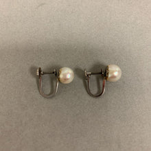 Load image into Gallery viewer, 14K White Gold Pearl Screw Back Earrings (2.0g)
