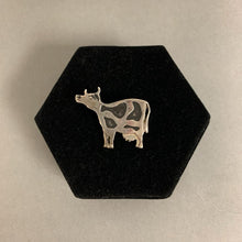 Load image into Gallery viewer, Sterling Cow Brooch with Pendant Loop (1.5&quot;)
