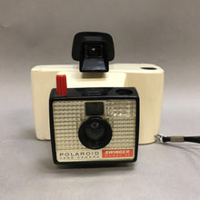 Load image into Gallery viewer, Polaroid Swinger Model 20 Instant Film Camera (5x6x5)
