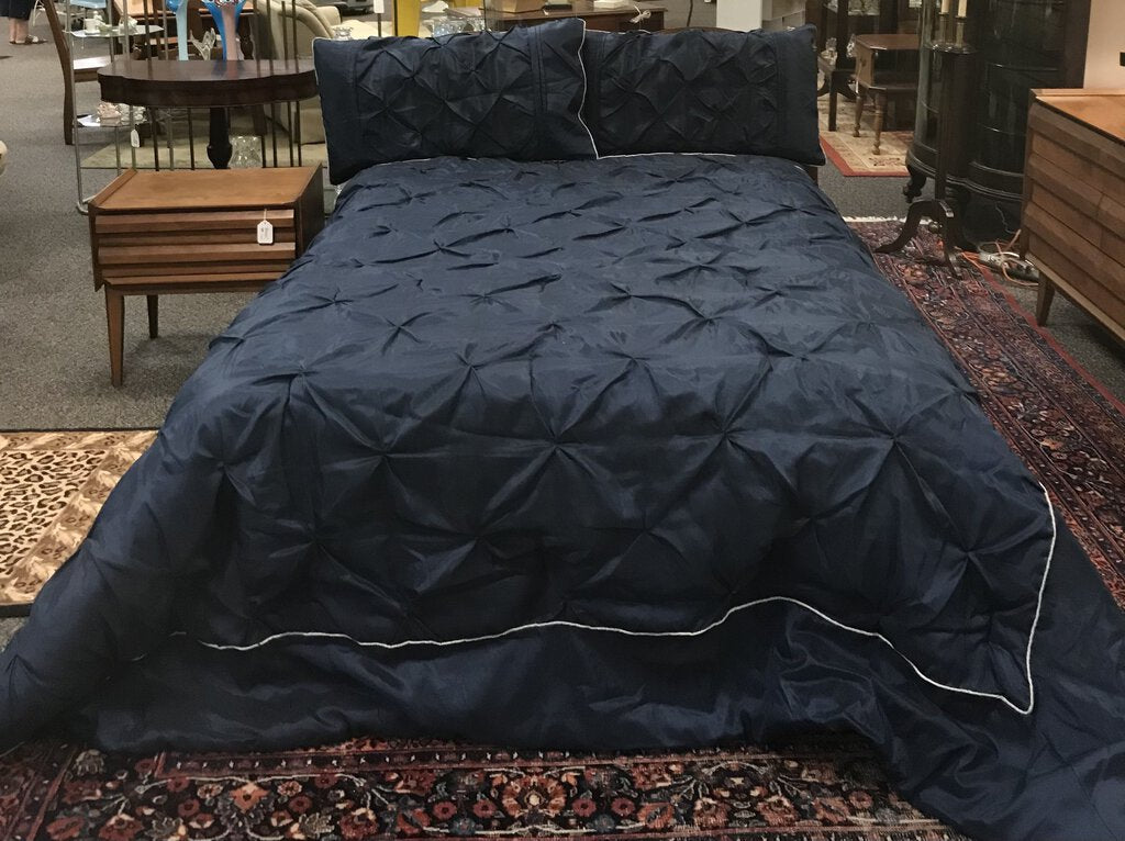 Madison Park Navy Blue King Comforter with Two Shams