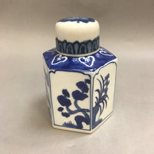 Load image into Gallery viewer, Blue &amp; White Glazed Porcelain Ginger Jar (6&quot;)
