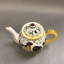 Load image into Gallery viewer, Rooster &amp; Rose Ceramic Tea Pot (2pcs)
